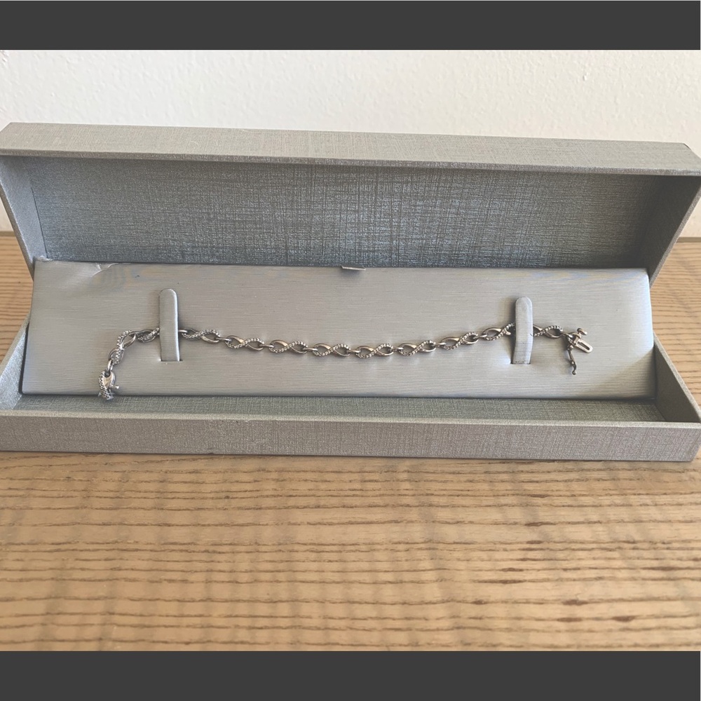 Diamond Infinity Bracelet in Sterling Silver 7.5”